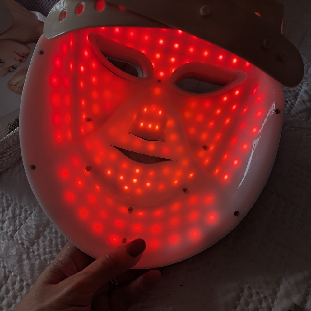 LED Light Therapy - Picture 3 of 6